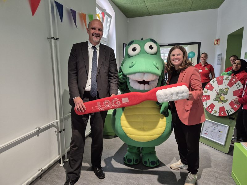 Kroko bei der Eröffnung des neuen Gesundheits- und Beratungszentrums in Friedrichshain