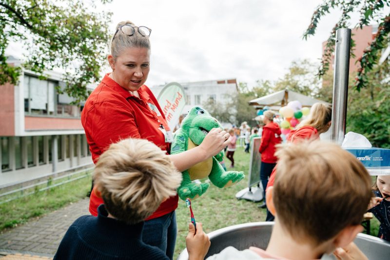 35 Jahre Einsatz für gesunde Kinderzähne – LAG Berlin feiert Jubiläum beim Tag der Zahngesundheit